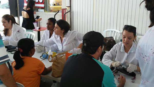 Tenda da Saúde Feira dos Importados - 14/05 Manhã - Diretora Gabriela Jacarandá